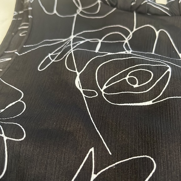 New sleeveless blouse - Picture 8 of 9